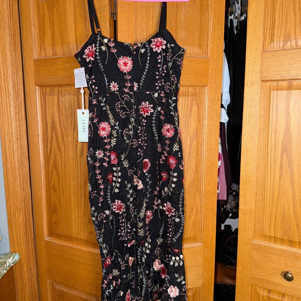 Siena size 2 lace/embroidered  midi dress